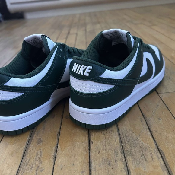 Dark green dunks size 5.5 youth - Picture 2 of 5